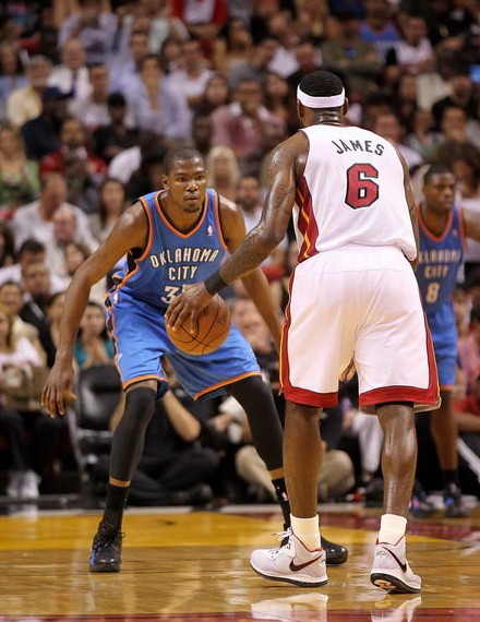 明显地优于 明显地优于